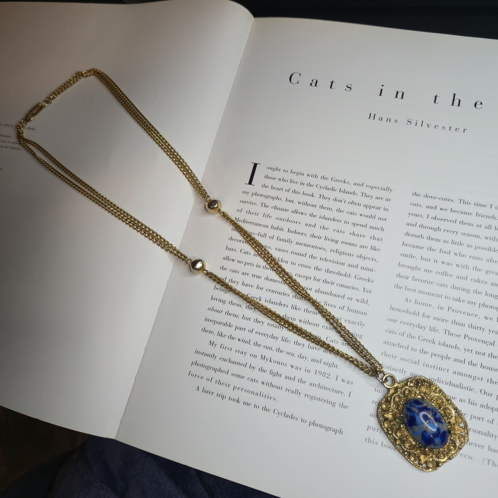 Vintage Elegant Gold and Blue Pendant Necklace